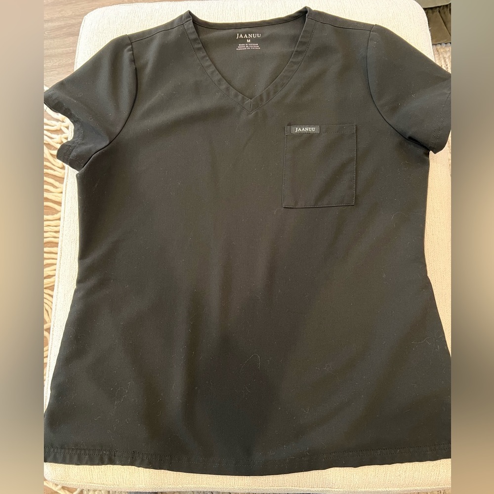 Jaanuu Scrub Top